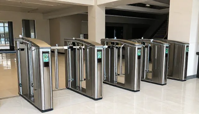 旋转门维护要点及电动伸缩门使用建议